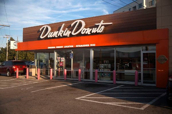 a building with the name dunkin donuts